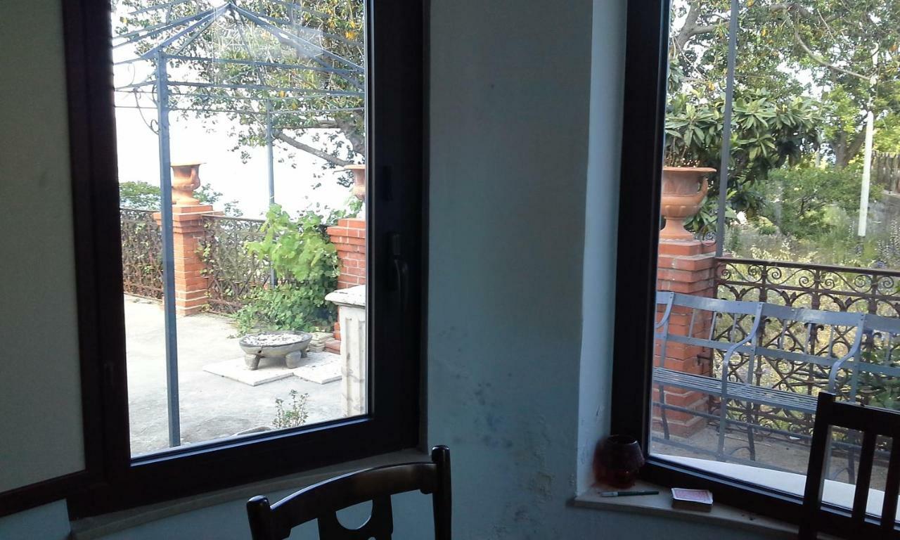 La Cage Aux Folles Bed & Breakfast 2*